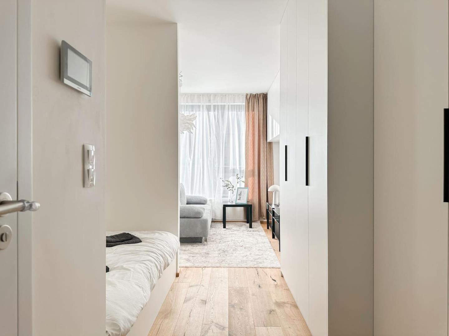 Apartment Real Living By Refa Karlin 305