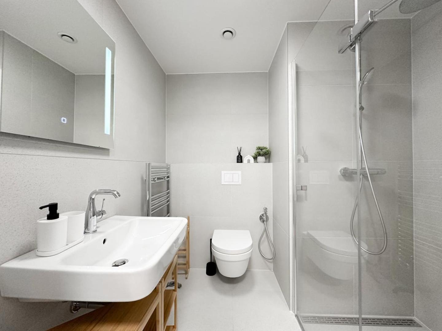 Apartment Real Living By Refa Karlin 305