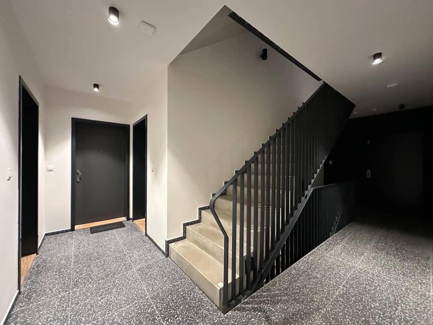 Real Living By Refa Karlin 305 Apartment