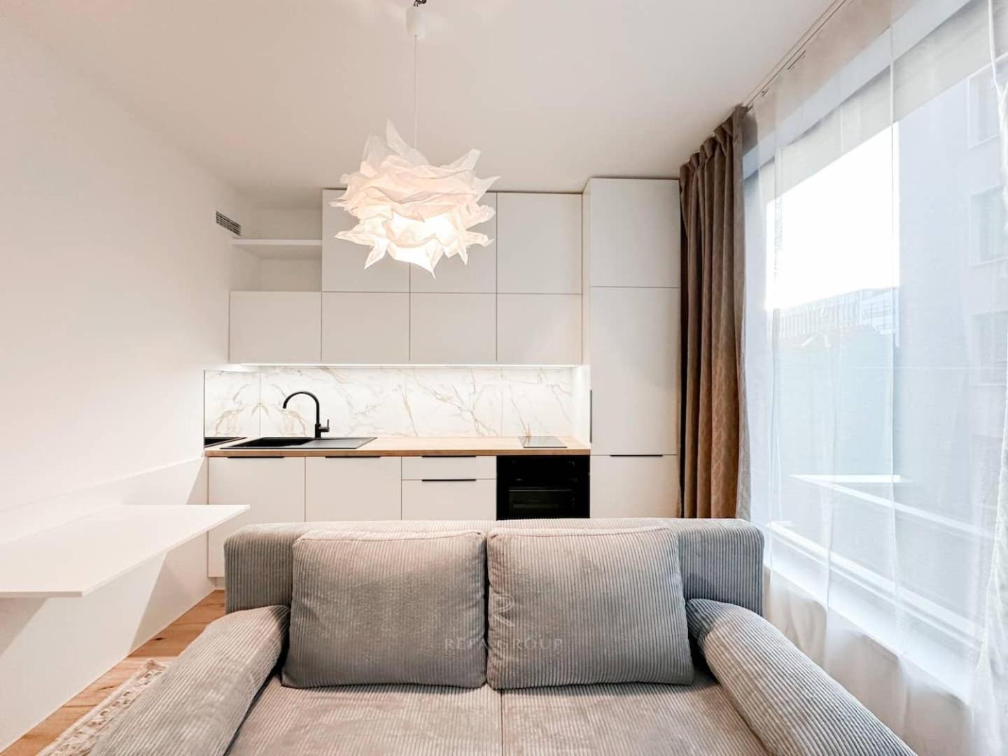 Apartment Real Living By Refa Karlin 305