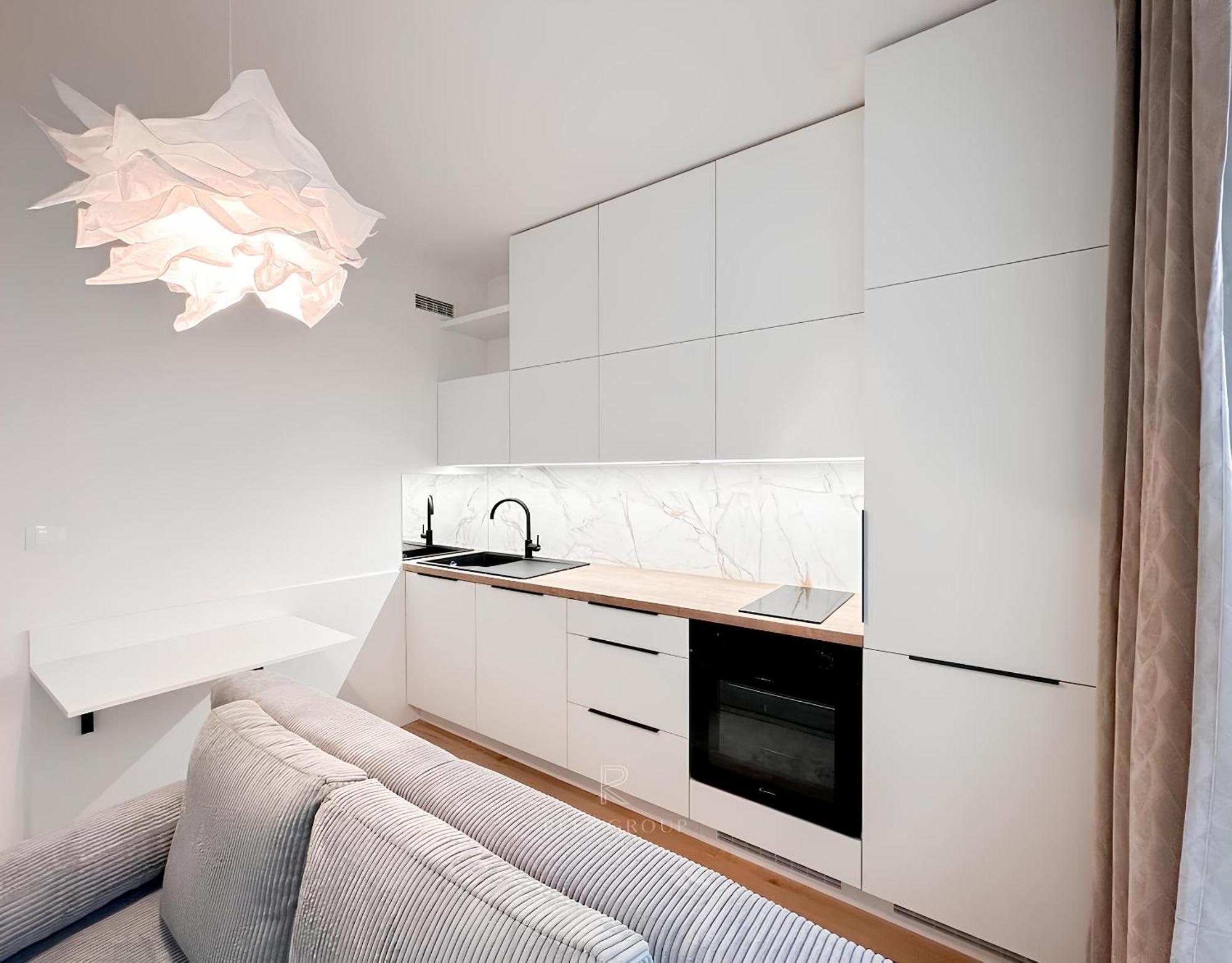 Real Living By Refa Karlin 305 * Prag